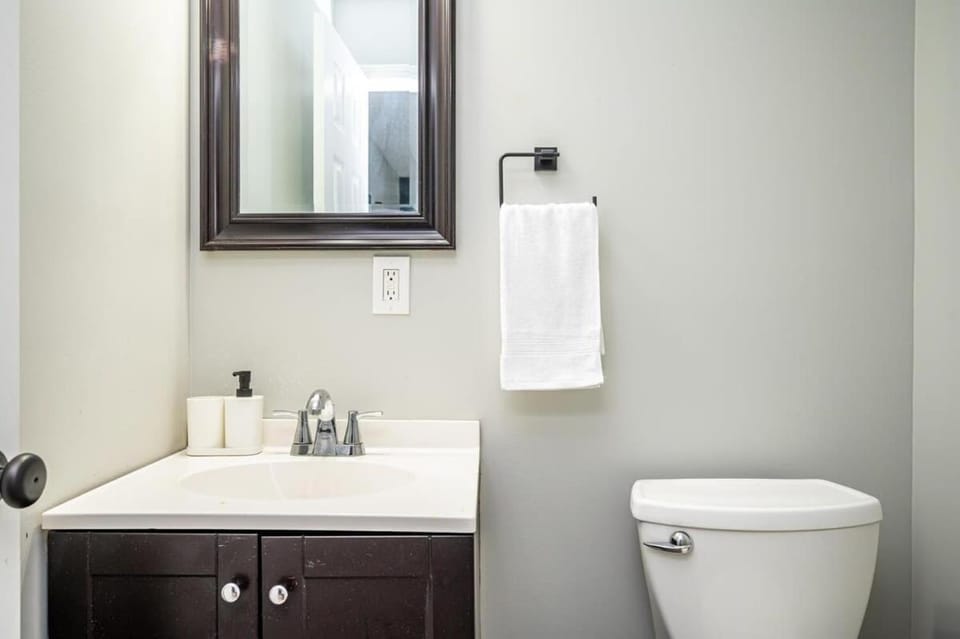 NEW ENTIRE PLACE COZY QUIET 2b2b TOWNHOUSE SP1261 House in Georgia