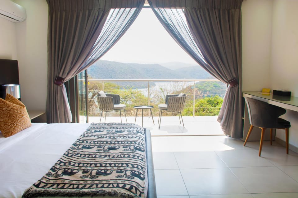 Bed, Natural landscape, View (from property/room), Balcony/Terrace, Living room, Photo of the whole room, Seating area, Bedroom, Lake view