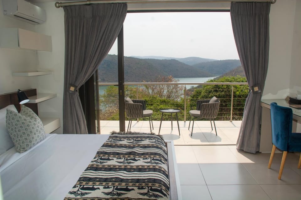 Bed, Natural landscape, View (from property/room), Balcony/Terrace, Photo of the whole room, Bedroom, Lake view