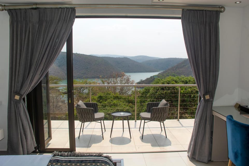 Day, Natural landscape, View (from property/room), Balcony/Terrace, Seating area, Lake view