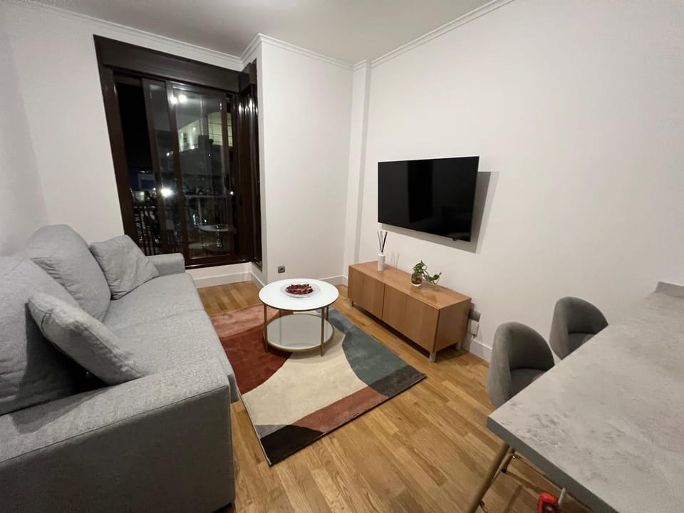 PISO cerca Aeropuerto Madrid, Estadio Riyadh Air, Ifema, Parque Juan Carlos I, Clínica Univesidad Navarra y Plenilunio Apartment in Madrid