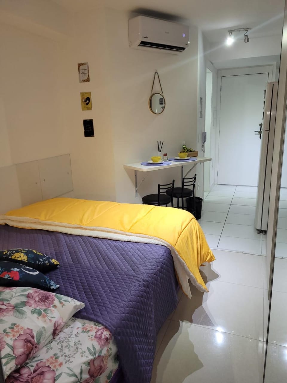 Bed, Photo of the whole room, Seating area, Bedroom
