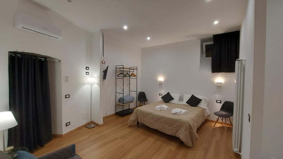 TV and multimedia, Living room, Photo of the whole room, Seating area, Bedroom, internet, air conditioner