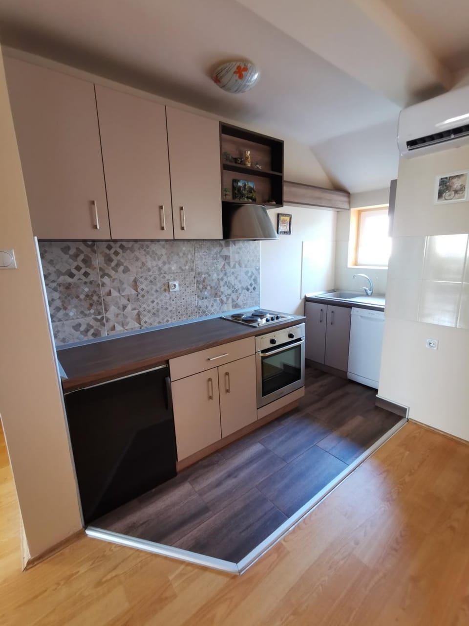 Kitchen or kitchenette, Communal kitchen