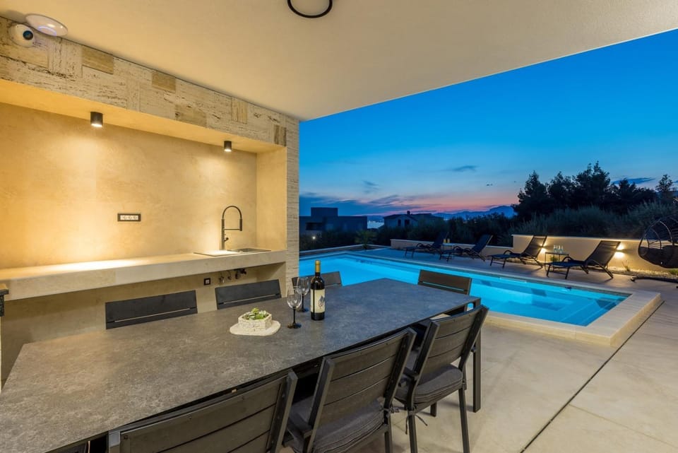 BBQ facilities, Balcony/Terrace, City view, Sea view, Swimming pool
