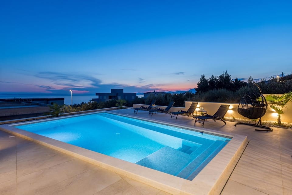 Balcony/Terrace, Sea view, Swimming pool