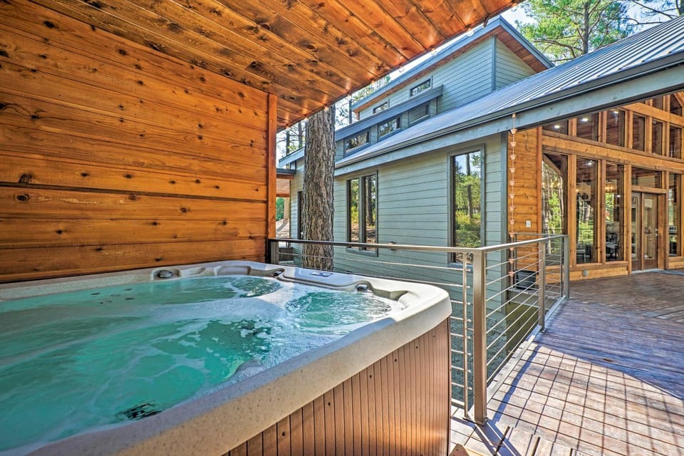 Broken Bow Cabin < 9 Mi to Choctaw Landing Casino Cabin in Oklahoma