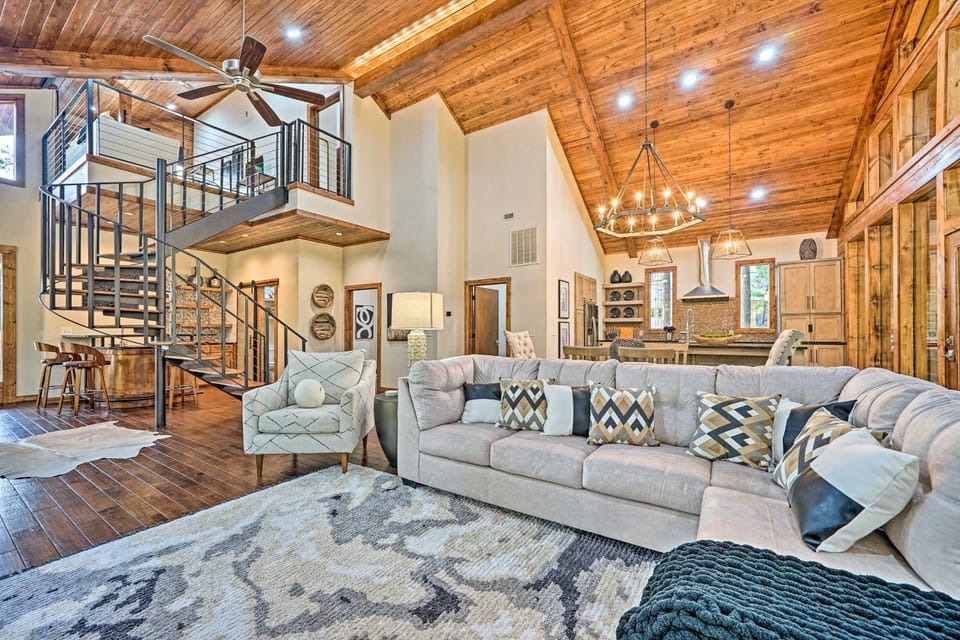 Broken Bow Cabin < 9 Mi to Choctaw Landing Casino Cabin in Oklahoma