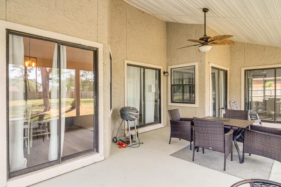 Navarre Home w/ Game Area + Mini Golf Course! House in Alabama