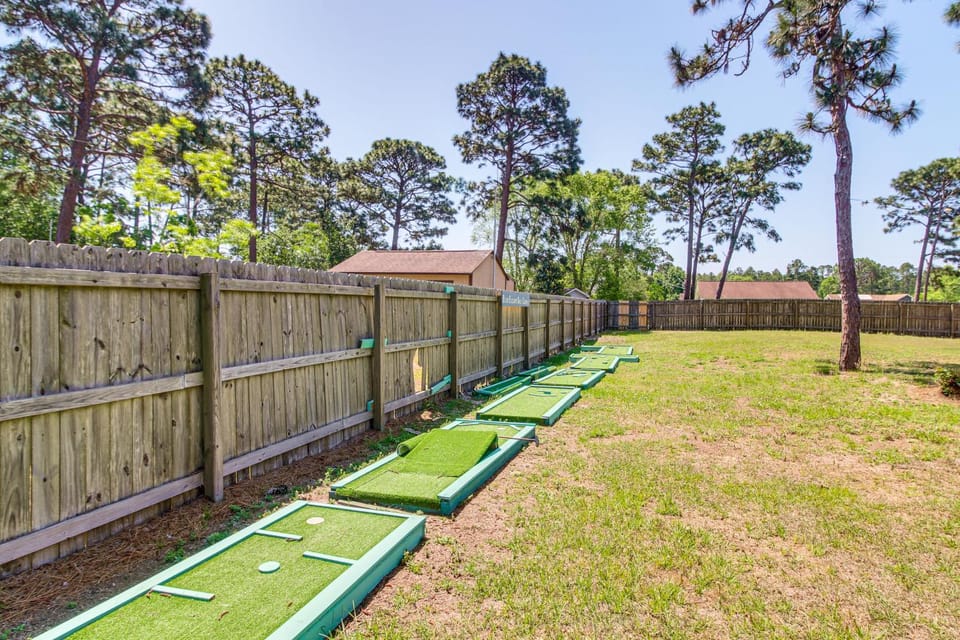 Navarre Home w/ Game Area + Mini Golf Course! House in Alabama