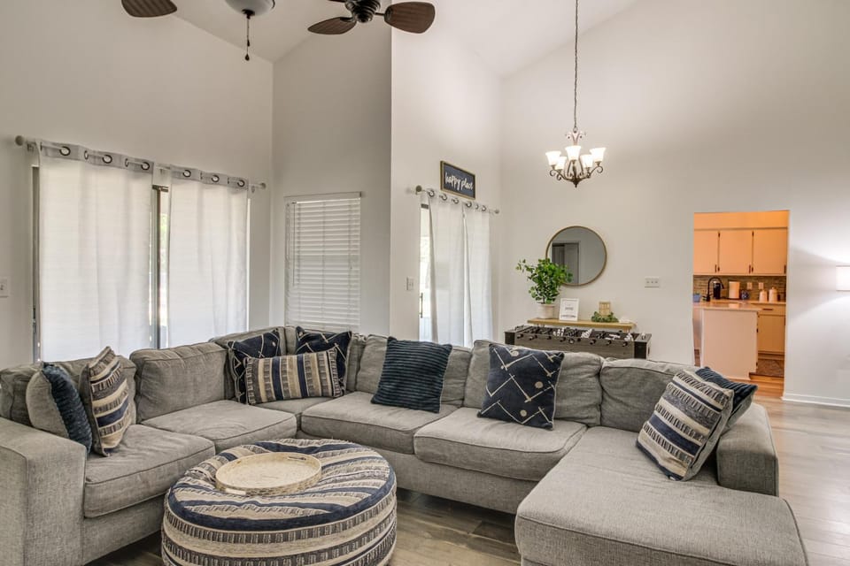 Navarre Home w/ Game Area + Mini Golf Course! House in Alabama
