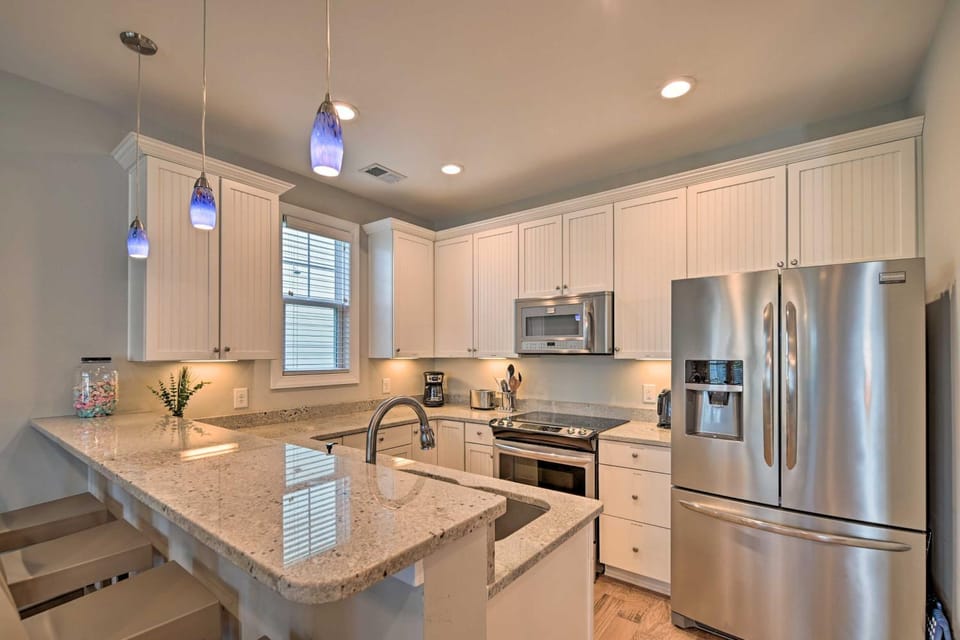 Luxury Barefoot Resort Retreat: Pool, Marina Views House in North Myrtle Beach