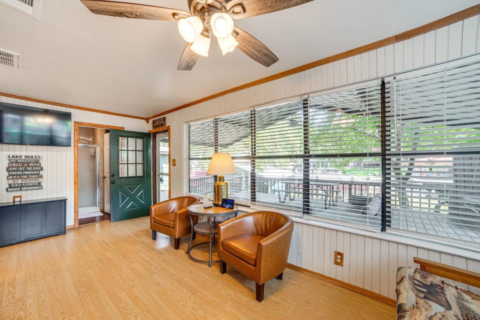 Spacious Deck: Waterfront Home in Gun Barrel City! House in Gun Barrel City