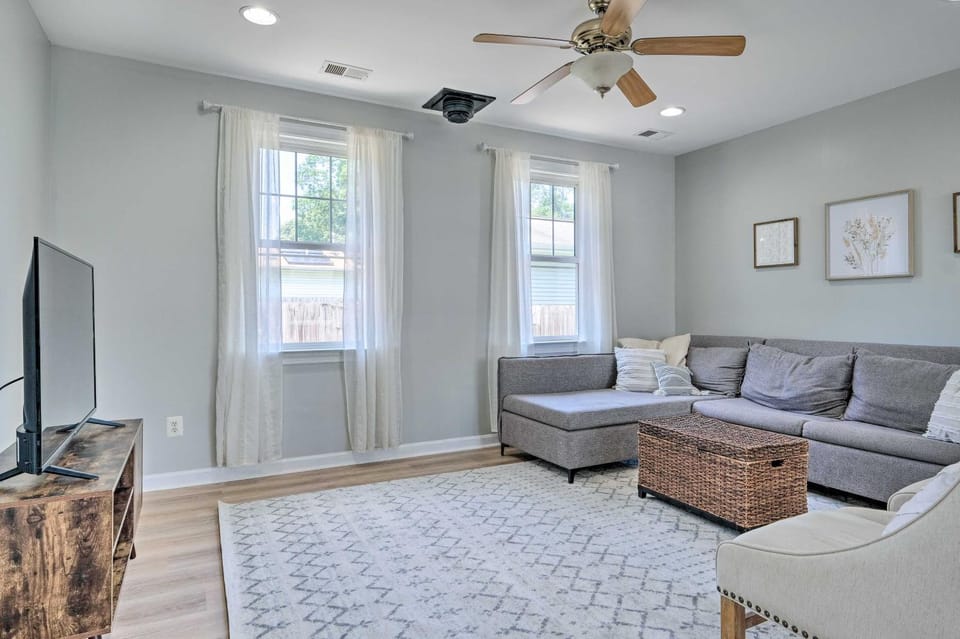 Idyllic Pasadena Retreat with Garden + Hot Tub! House in Anne Arundel County