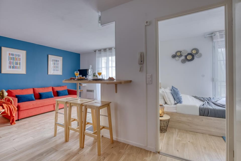 Living room, Photo of the whole room, Seating area, Bedroom