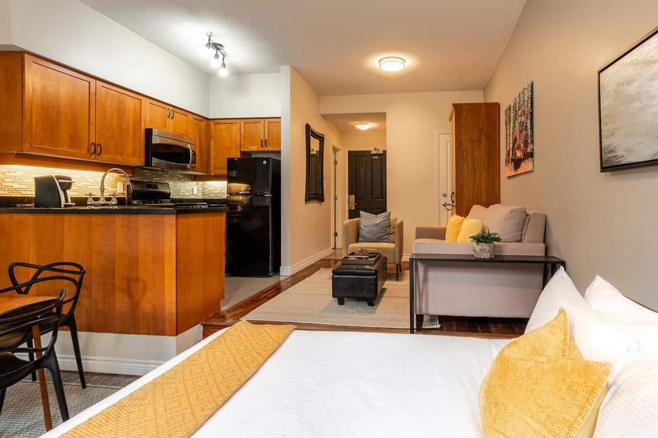 Alpenglow Lodge Large Studio by MVA Apartment in Whistler