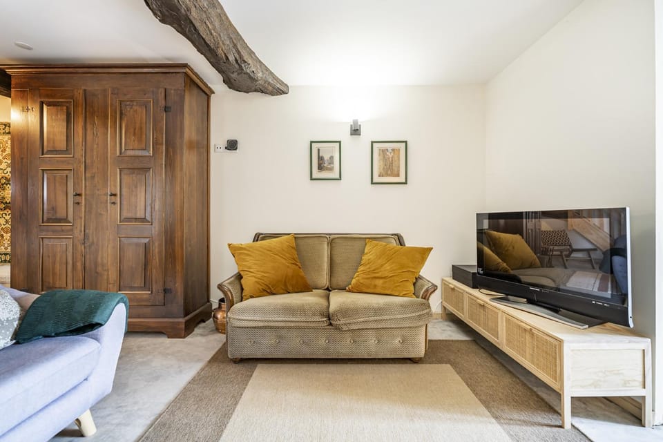 Communal lounge/ TV room, Living room