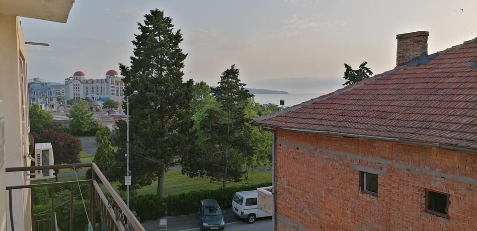 Day, City view, Sea view, Location, Parking