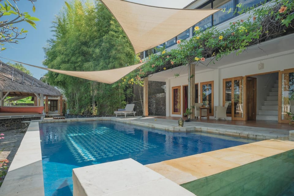 Property building, Day, Garden, Garden view, Pool view, Swimming pool, sunbed