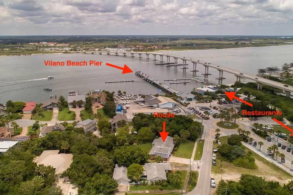 TWO LIVING QUARTERS, 6MIN WALK TO BEACH, FEW STEPS FROM RESTAURANTS House in Vilano Beach