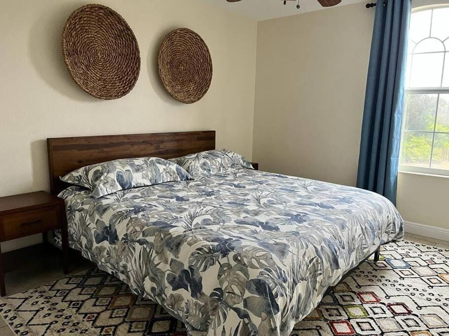 TWO LIVING QUARTERS, 6MIN WALK TO BEACH, FEW STEPS FROM RESTAURANTS House in Vilano Beach