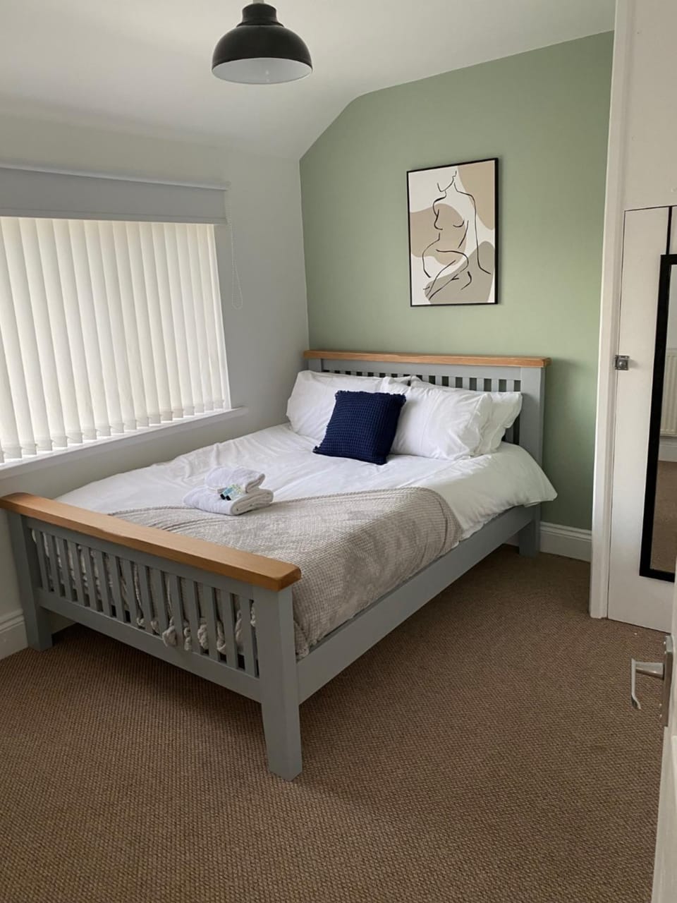 Bed, Photo of the whole room