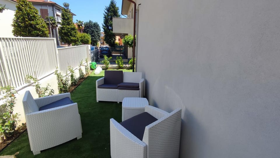 Living room, Garden view