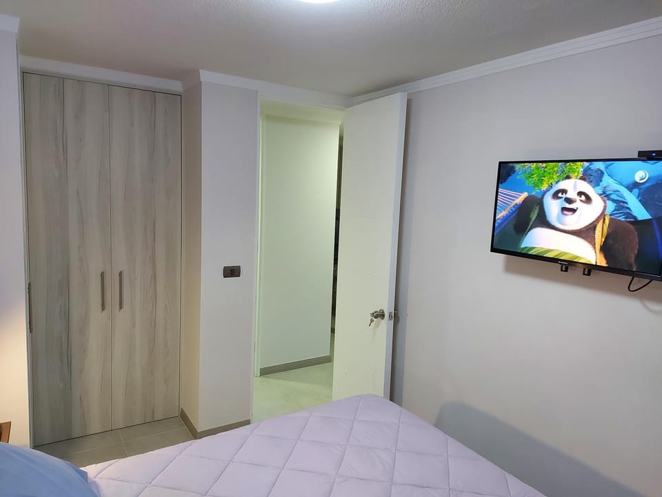 Bed, TV and multimedia, Bedroom
