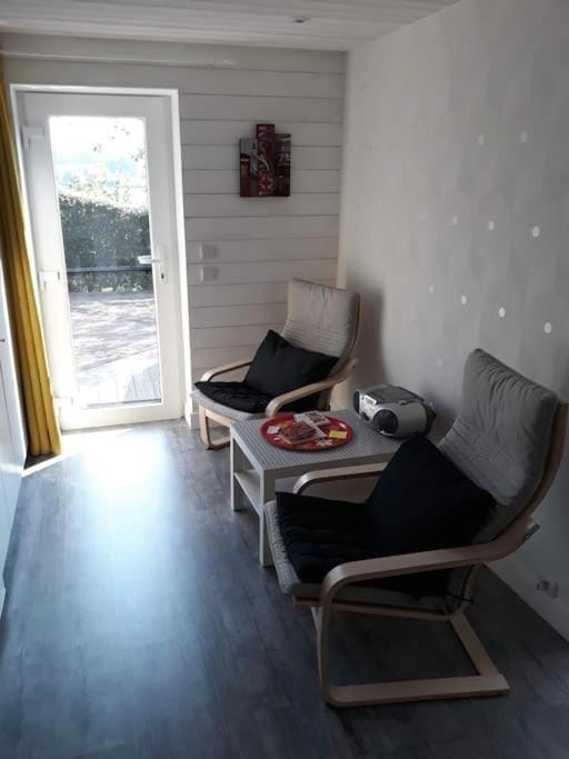 Studio Au jardin fleuri Bed and Breakfast in Wallonia, Belgium