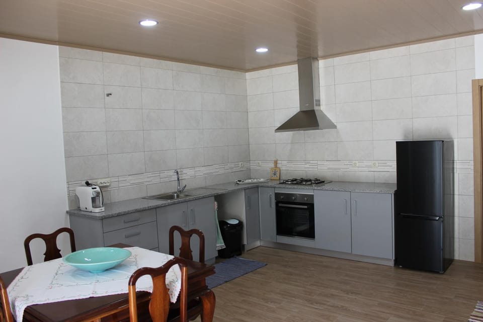 Kitchen or kitchenette, Dining area, Communal kitchen