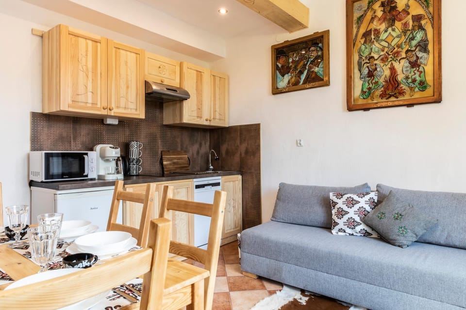 Kitchen or kitchenette, Living room, Dining area