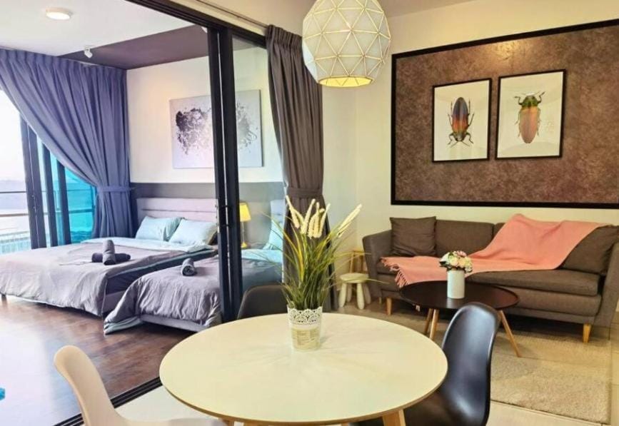 Almas Suites Studio 100mbps Netflix By STAY Share Save Apartment in Johor
