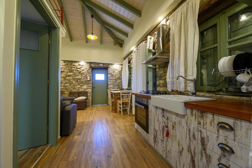 Facade/entrance, Kitchen or kitchenette, Dining area, Area and facilities, Family, pet friendly