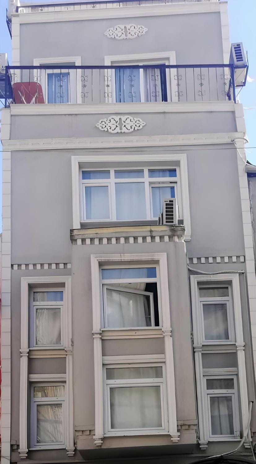 Facade/entrance