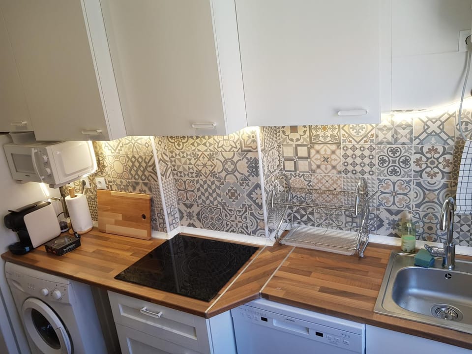 Kitchen or kitchenette, Breakfast, dishwasher, minibar, stove, washing machine