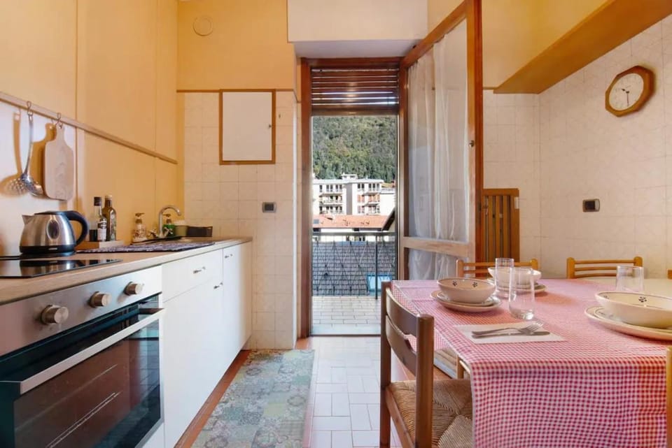 View (from property/room), Balcony/Terrace, Kitchen or kitchenette, Mountain view, kitchen