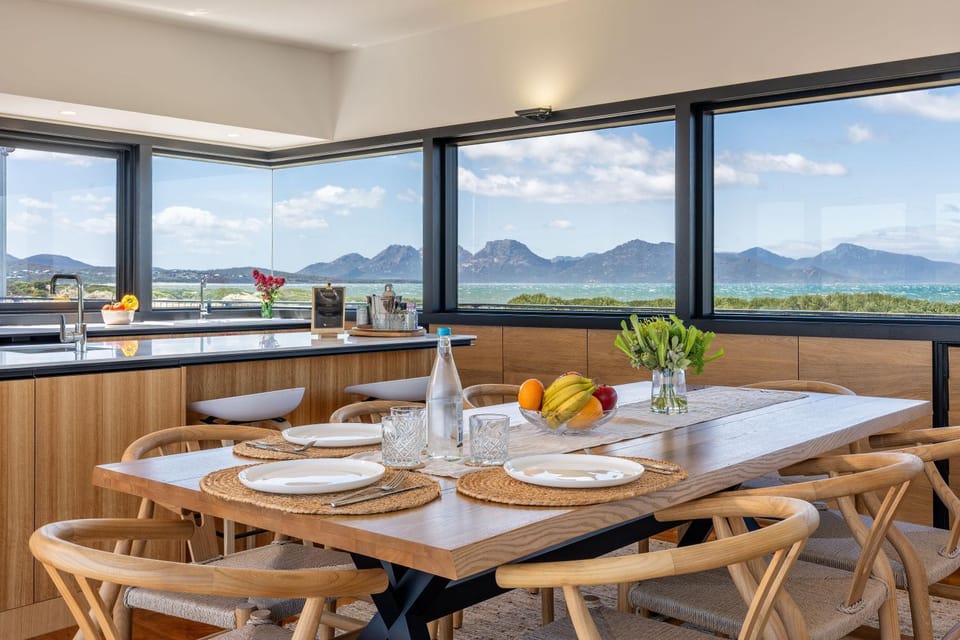 View (from property/room), View (from property/room), Kitchen or kitchenette, Seating area, Dining area, Mountain view, Mountain view, Sea view, Sea view, minibar, kitchen, kitchen