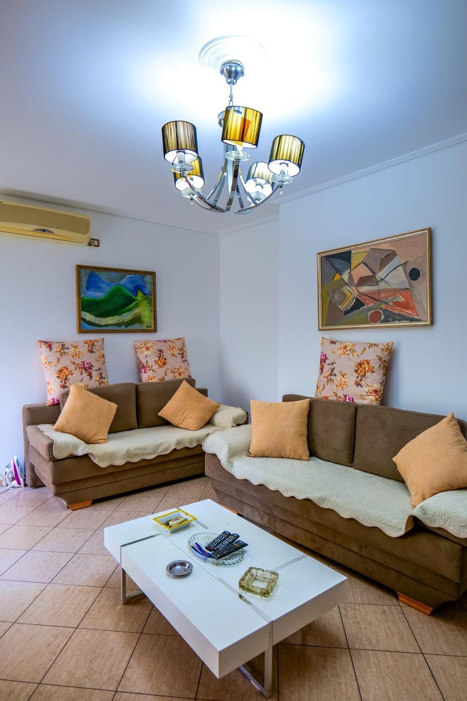 Living room, Decorative detail, Seating area