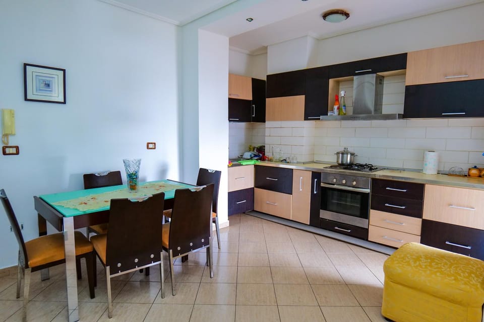 Kitchen or kitchenette, Seating area