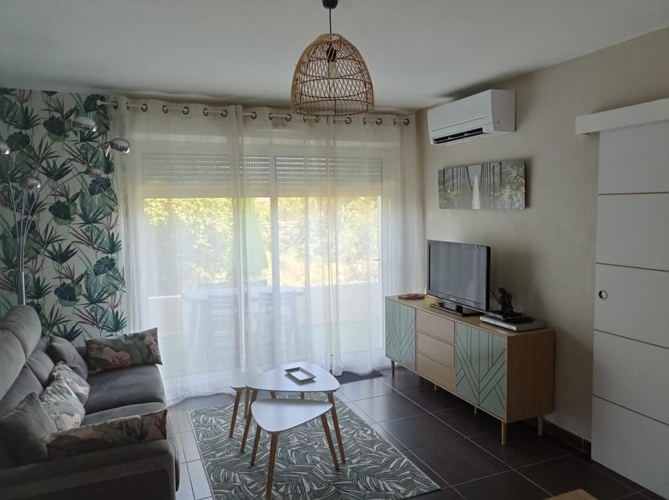 TV and multimedia, Living room, air conditioner