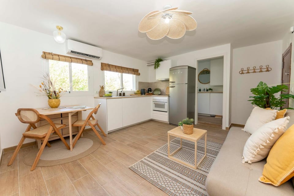 Kitchen or kitchenette, Living room, Dining area
