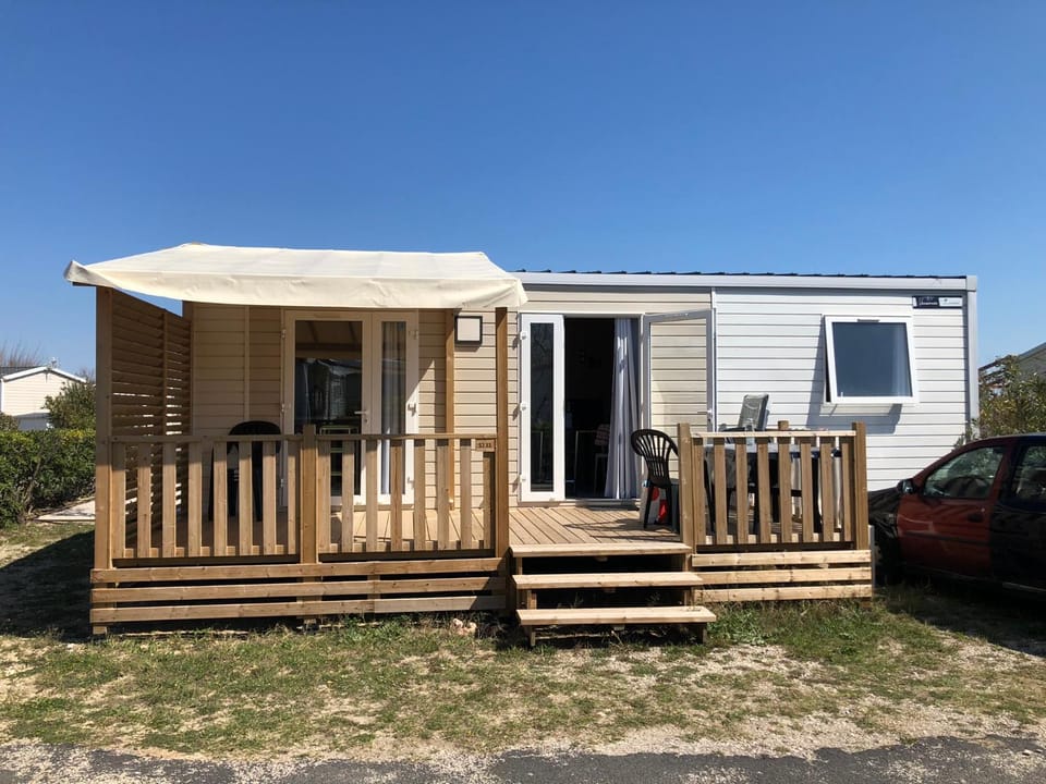 Camping le Castellas Campground/ 
RV Resort in Marseillan
