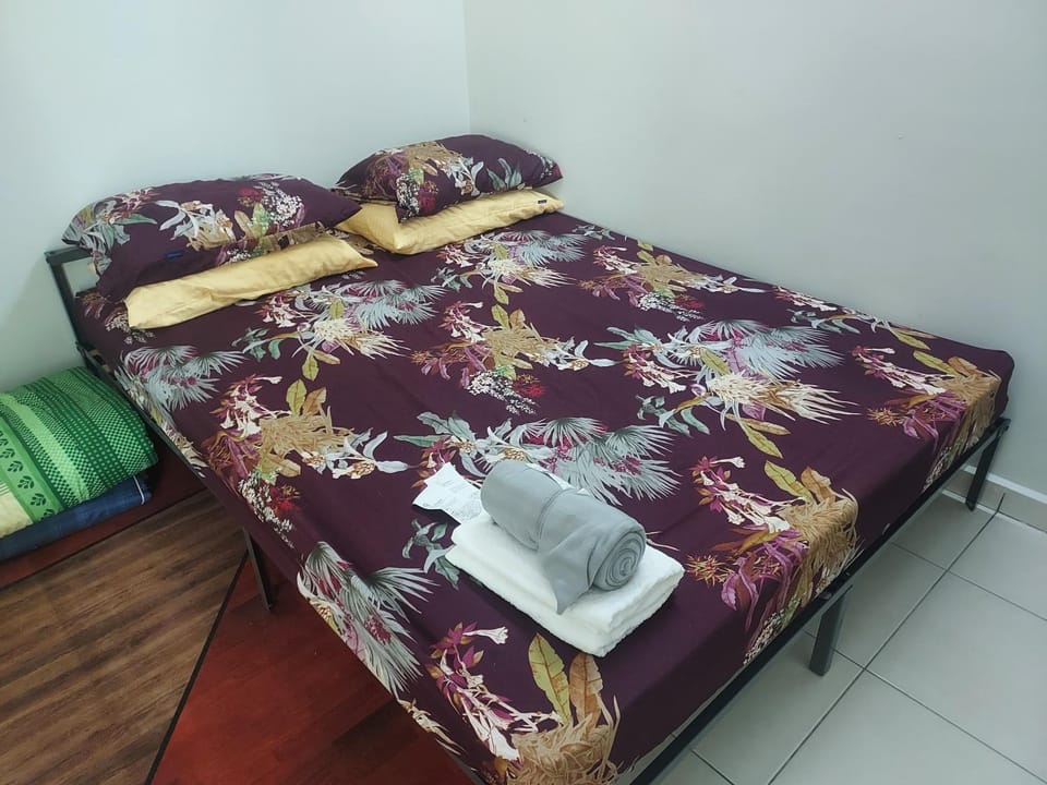 Cheerful 2-bedroom residential home with parking House in Malacca