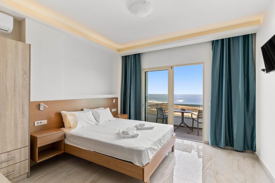 Bed, TV and multimedia, Bedroom, Sea view, wardrobe, air conditioner