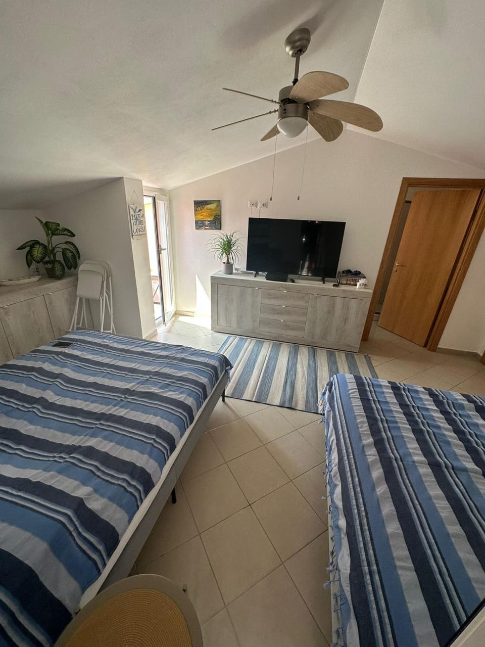 Communal lounge/ TV room, TV and multimedia, Photo of the whole room