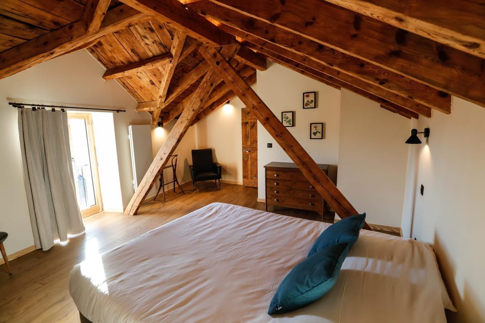 Bed, Photo of the whole room, Bedroom, Mountain view