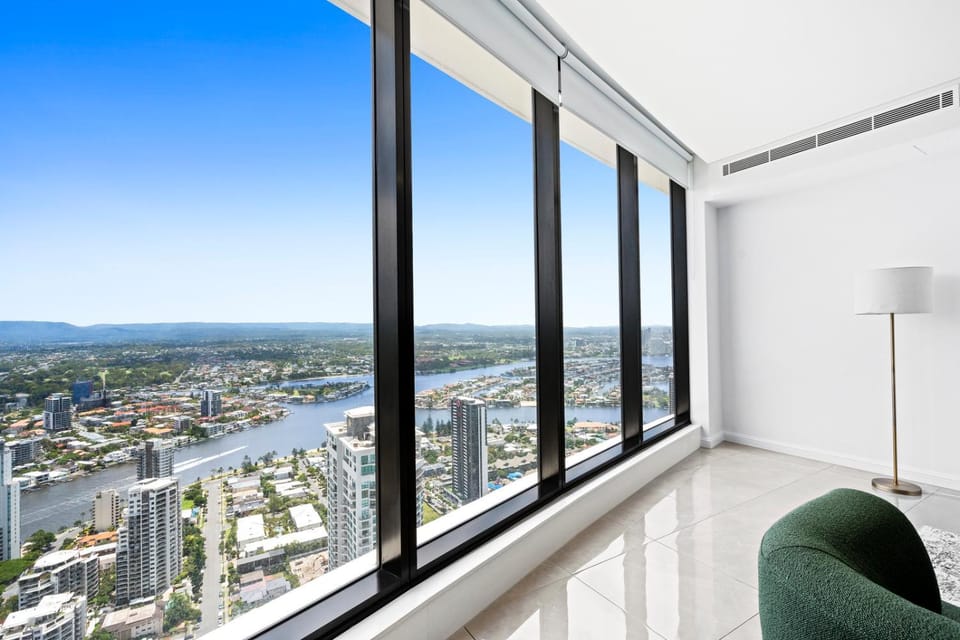 Sea view Beachfront apartment in surfers Apartment in Surfers Paradise