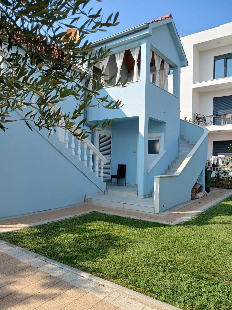 Property building, Day, Garden, Garden view