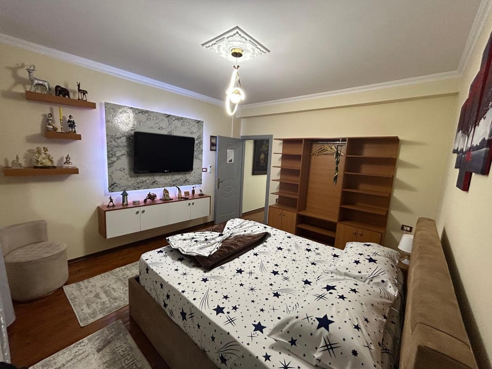 Bed, TV and multimedia, Photo of the whole room, Bedroom, wardrobe