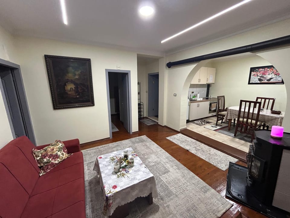 Kitchen or kitchenette, Living room, Seating area, Dining area, oven, pet friendly, stove